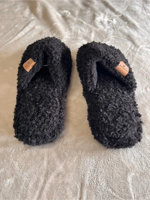 GOEWY Black Plush Memory Foam Slip On Slides Slippers Women’s 7-8 NWOT - Image 5