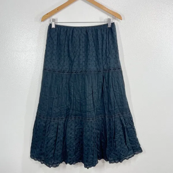 St. John's Bay Vintage Tiered‎ Eyelet Midi Skirt Women's PS Petite Washed Black - Image 2