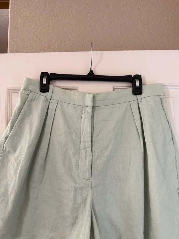 Abercrombie & Fitch High Waisted Light Green Linen Blend Shorts - Image 3