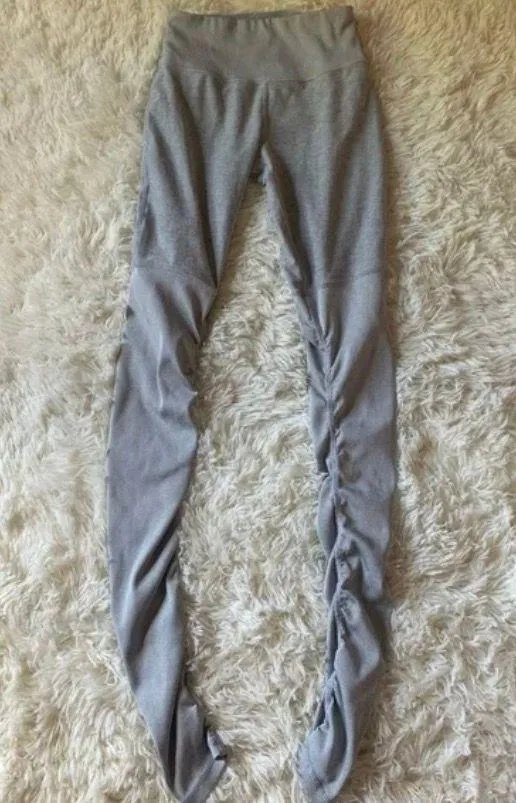 Alo Yoga Gray Ribbed Goddess Leggings - Image 4