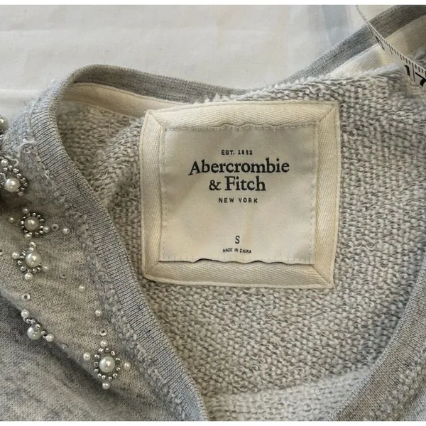 ABERCROMBIE FITCH Gray Crew Neck Sweatshirt Pearl Beading Embellished Small‎ ANF - Image 2