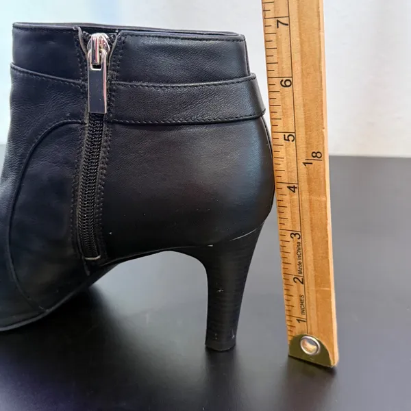 Bandolino Black Leather Ankle Boots Bit Detail Side Zip Heel Womens 8M‎ - Image 11