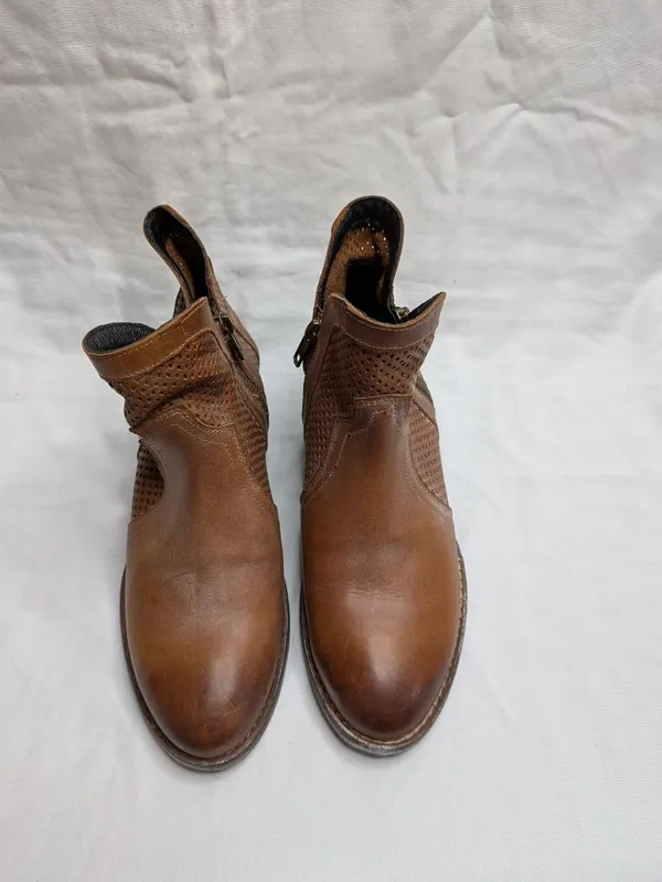 Sterling River Womens Perforated Leather Ankle Boots Brown Size 8.5 - Image 3