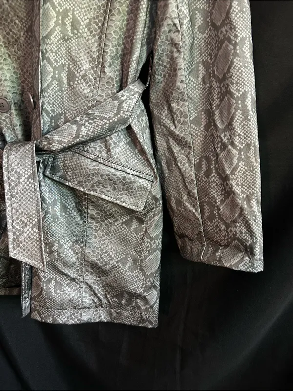 Colebrook & CO. Women’s Metallic Gray Snake-Print Lightweight Trench Coat MD - Image 4