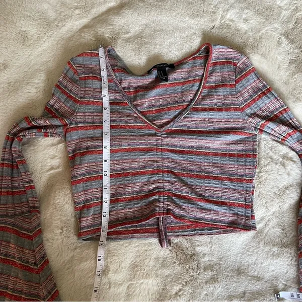 Forever21 bell sleeve 70s style crop top - Image 7