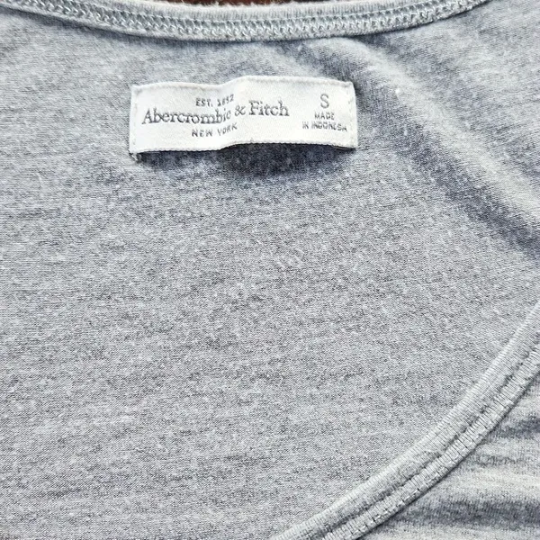 Abercrombie &‎ Fitch -475 gray long sleeve flowy top Small - Image 3
