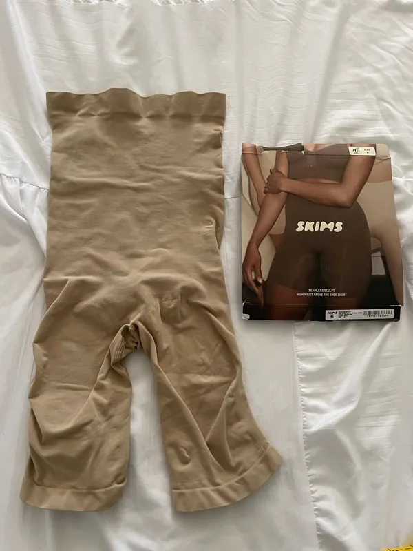 SKIMS seamless sculpt high waisted above the knee shorts - Image 11