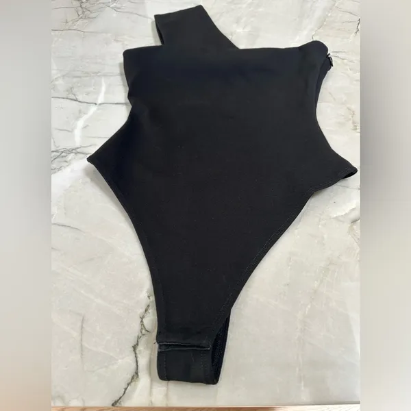 Superdown Rockie One Shoulder Bodysuit - Image 6