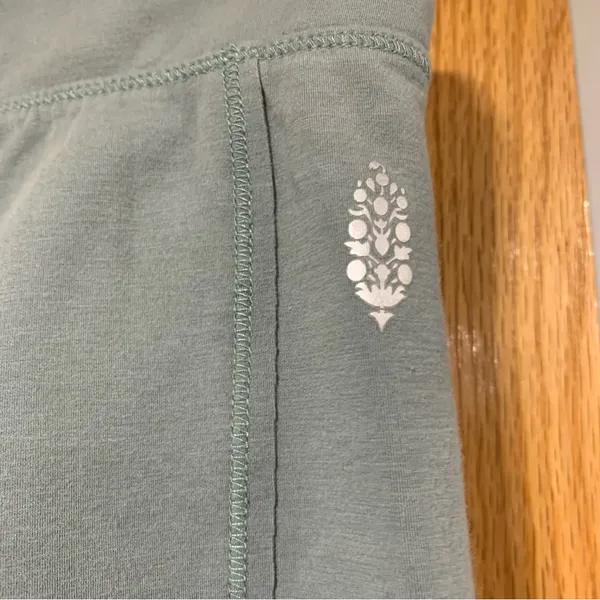 Free People Movement Turn Out Tie Crop Leggings in Green - Size Small - Image 3