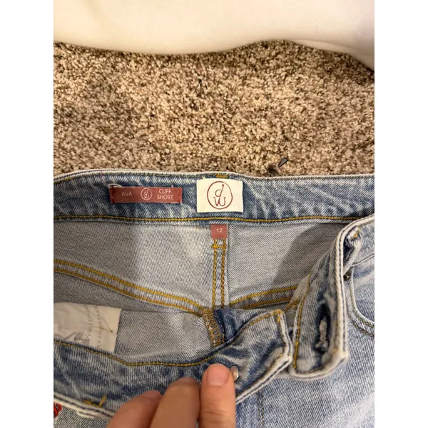 Draper James Ava Cuff Denim Shorts Womens 12 Lobster Embroidered Light Wash - Image 2