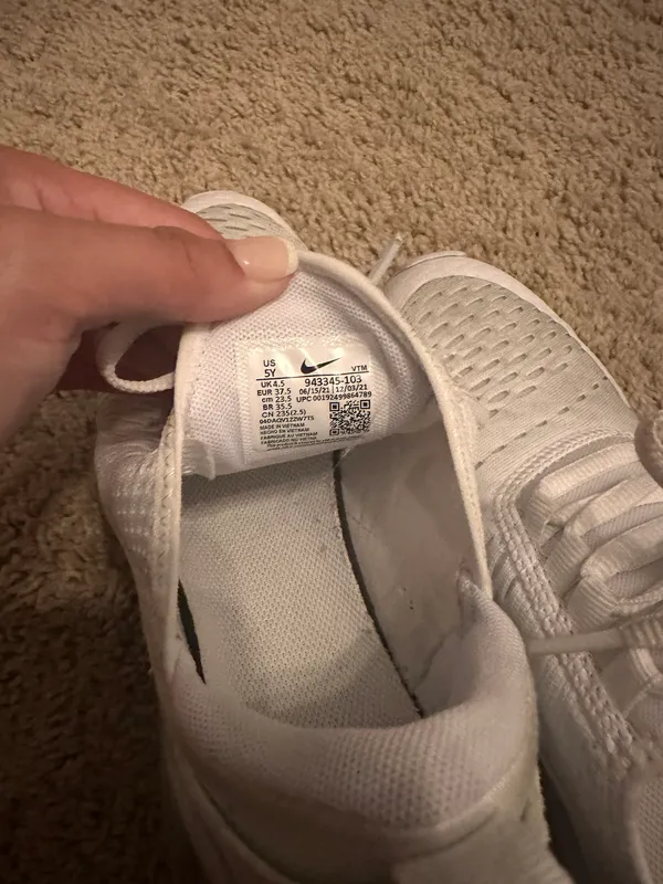 Nike Air Max 270 Shoes - Image 4