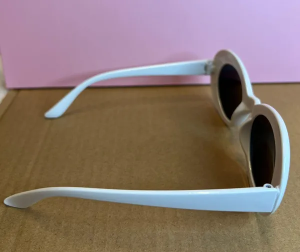 White Sunglasses Retro Sunglasses - Image 3