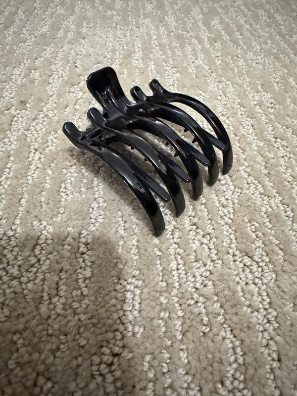 Set of 5 Assorted Hair Claw Clips Including Butterfly and Tortoiseshell Styles - Image 3