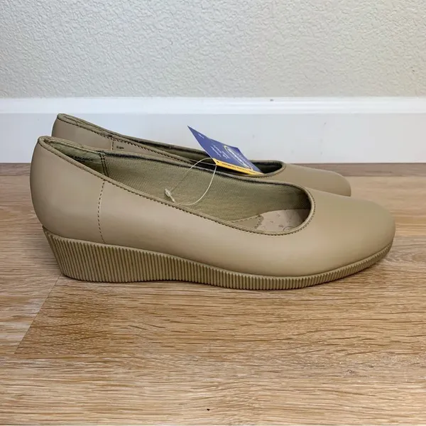 NWT Dr. Scholl’s Slip On Nude Comfort Leather Wedges, Size 10 - Image 7