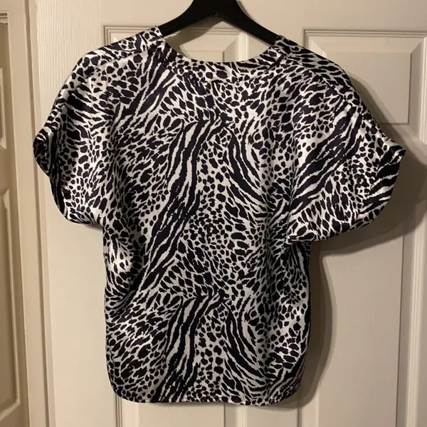 Victoria's Secret Vintage 90s silky zebra print short sleeve pj top, size medium - Image 2
