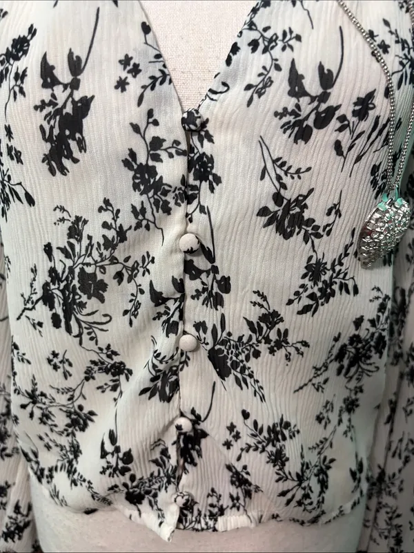 Lulu's Black & White Floral Ruffle V-Neck Blouse - Image 3