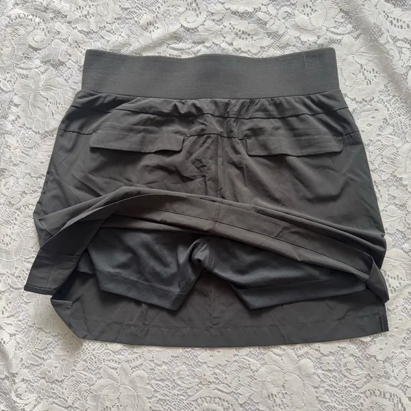 Quince Athleisure Womens Skort Size M Gray Performance Tech Athletic Zip Pockets - Image 4