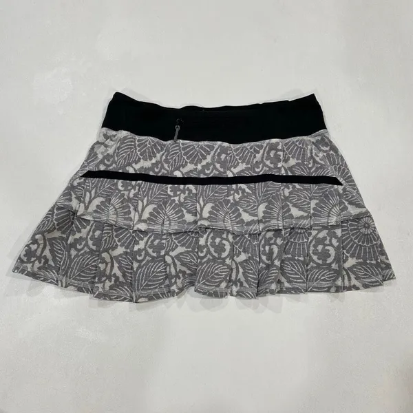 Lululemon Pace Setter Skirt Gray Floral Print Size 4 Running Athletic Skort - Image 2