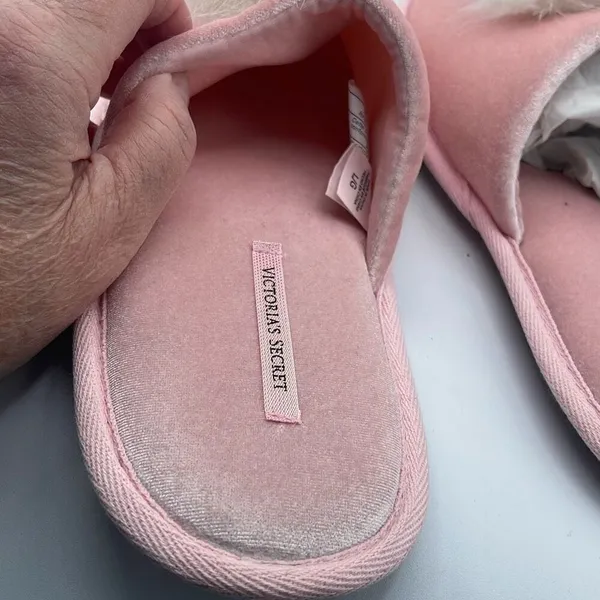 Victoria’s Secret size large pink slippers tradwife, faux fur , princess - Image 3