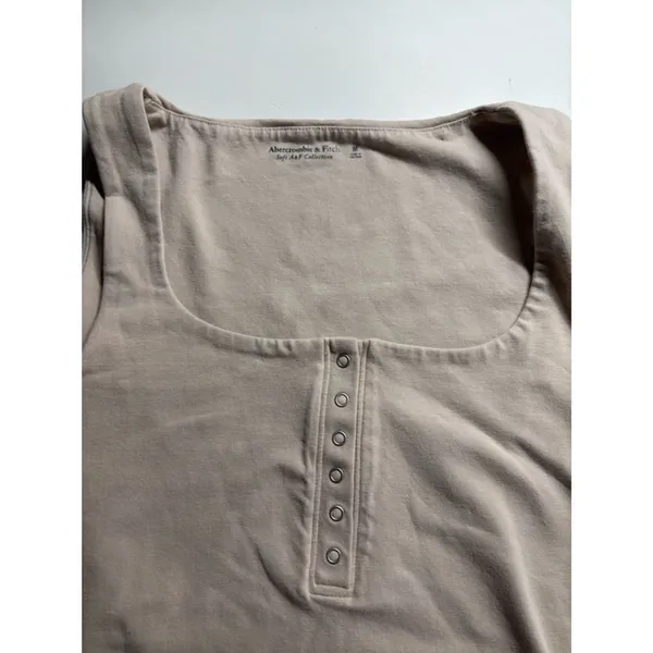 Abercrombie & Fitch Soft A&F Beige Henley Bodysuit Size M Sleeveless Snap Front - Image 5