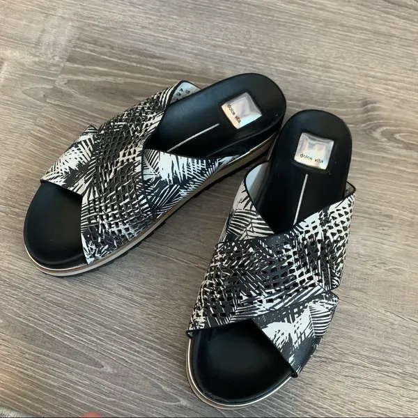 Dolce Vita Black & White Platform Slide on Sandal - Image 3