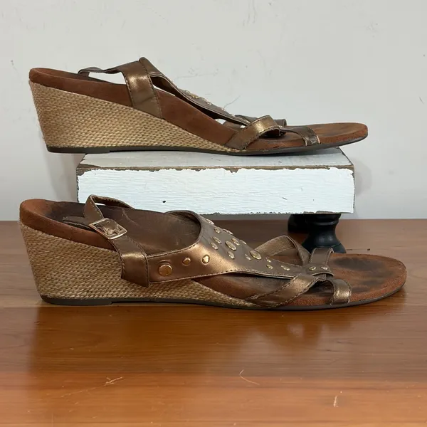 Vionic Catarina Bronze Metallic Studded Wedge Sandals Womens 9 TVW4079 - Image 2