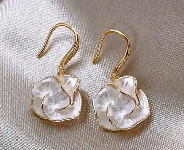 Elegant White Floral Earrings - Image 2
