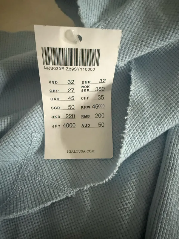 Brandy Melville Long Cropped Sleeve - Image 2
