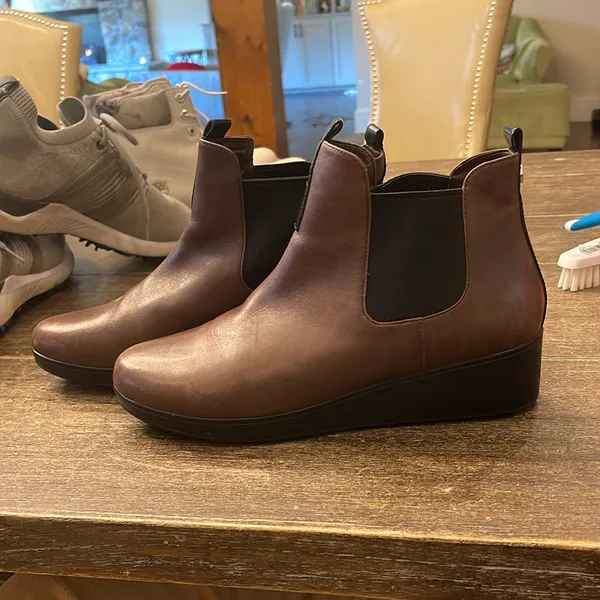 Cole Haan Grand Os Signature size 9.5 B women Chelsea Ankle bootie‎ Leather - Image 2