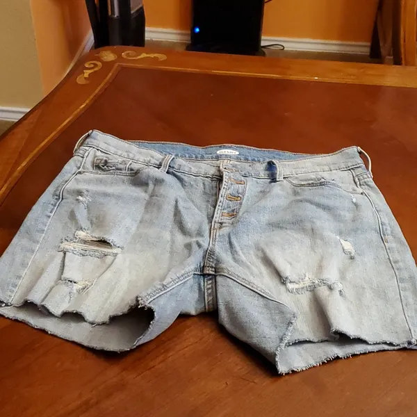 Old Navy Distressed jeans shorts Size 10 - Image 3