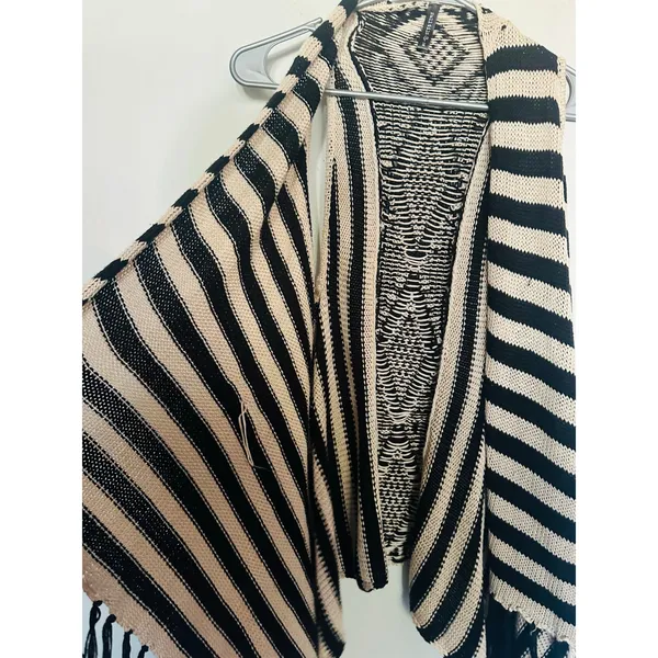 FULL TILT Black Cream Aztec Design Sleeveless Fringe Vest size Medium - Image 5