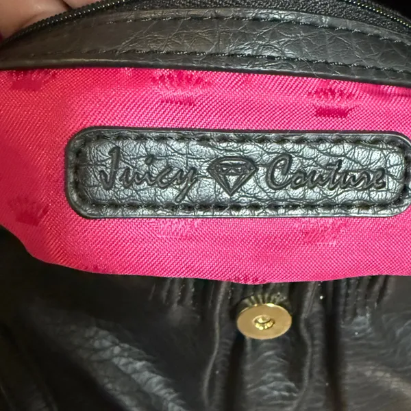 NWOT Juicy Couture Black Slouchy Crossbody Purse Bag Gold Hardware Pink Interior - Image 10