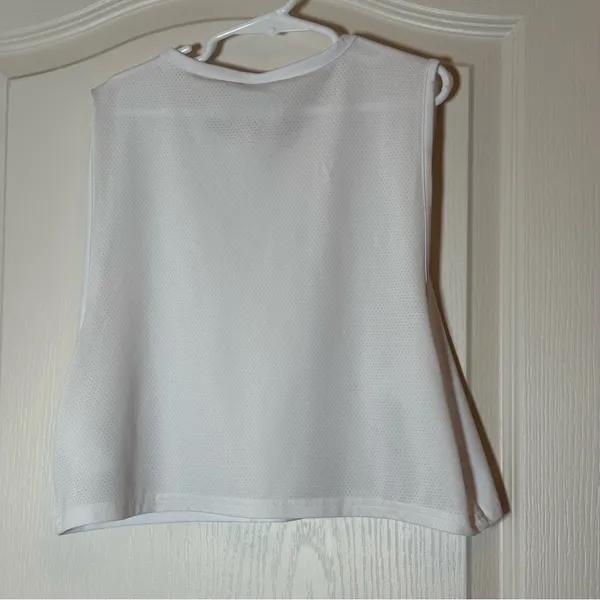 Gymshark TRAINING CROP TANK. Size Small. White. Sold out. - Image 2