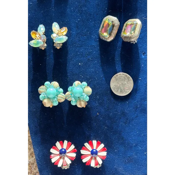 Vintage Earrings Hong Kong Aqua White Gold Sugared Beads Clip On MCM - Image 6