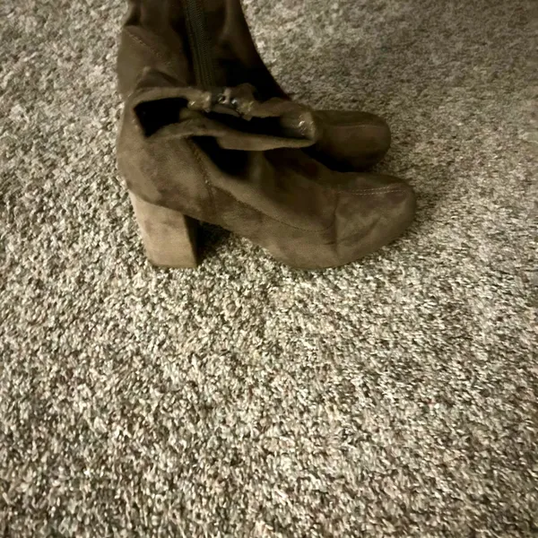 Brown Women's Ankle Boots by MIA size 8 - Image 4