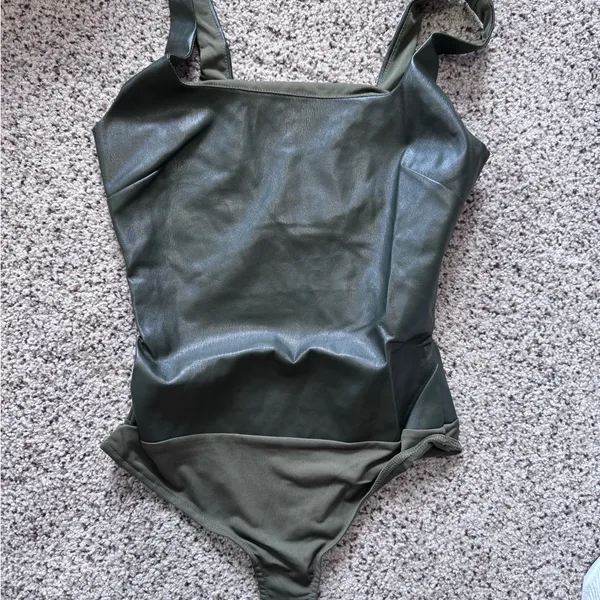 4SI3NNA Marlena Bodysuit in Olive‎ size M NWT MSRP $88 - Image 2
