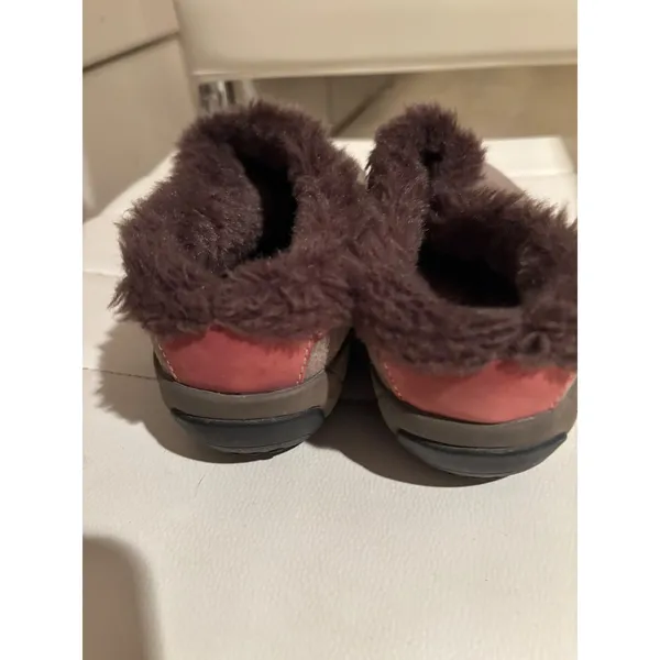 Taos Women Suede Faux Fur Lined Clog Slippers Brown Red Trim Size 7 - Image 3
