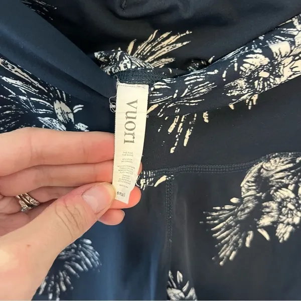 Vuori Navy Floral Legging - Image 5