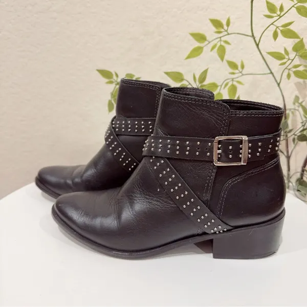 Kaanas Black Leather Albarloa Stud Criss Cross Ankle Bootie Size 6 Preowned - Image 3