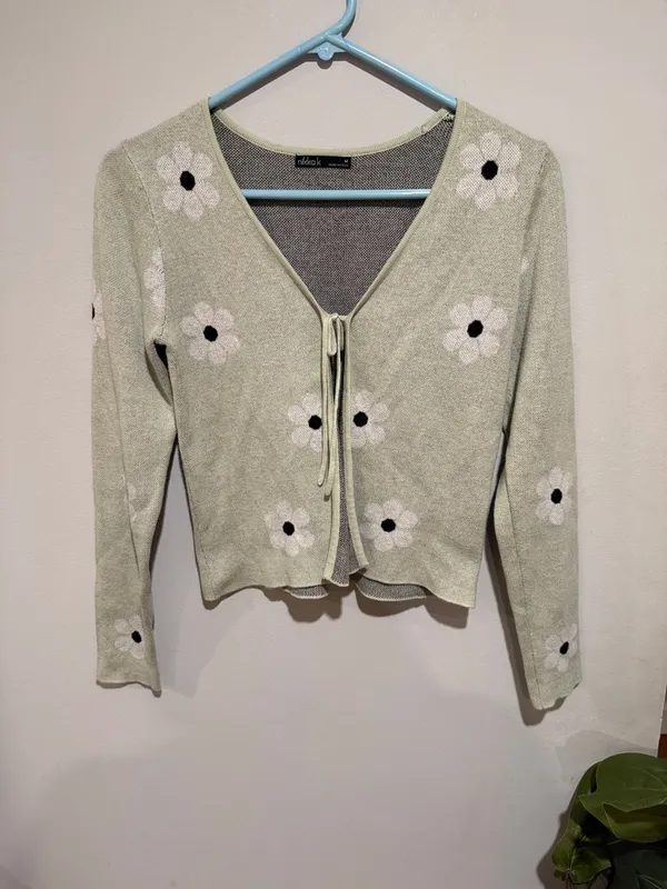 Unbranded Light Green Floral Tie-Front Sweater - Image 3