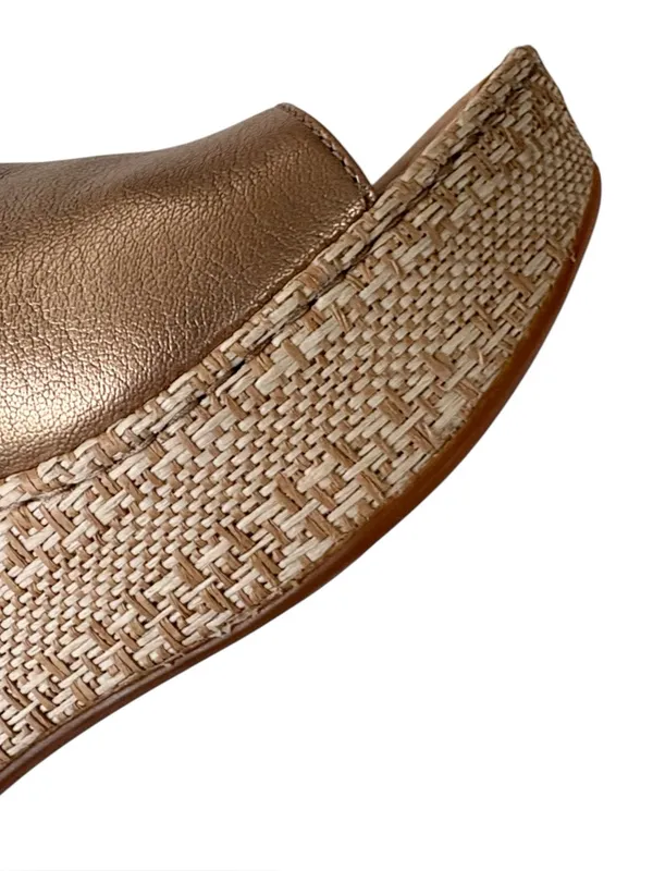 EUC Born Leather Wedge Sandals Gold Size 7 - Image 5