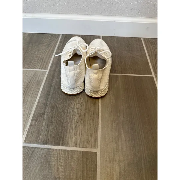 J Slides Women Sport White Knit Lace Up Sneakers Size 8M Gum Sole‎ Athleisure - Image 3