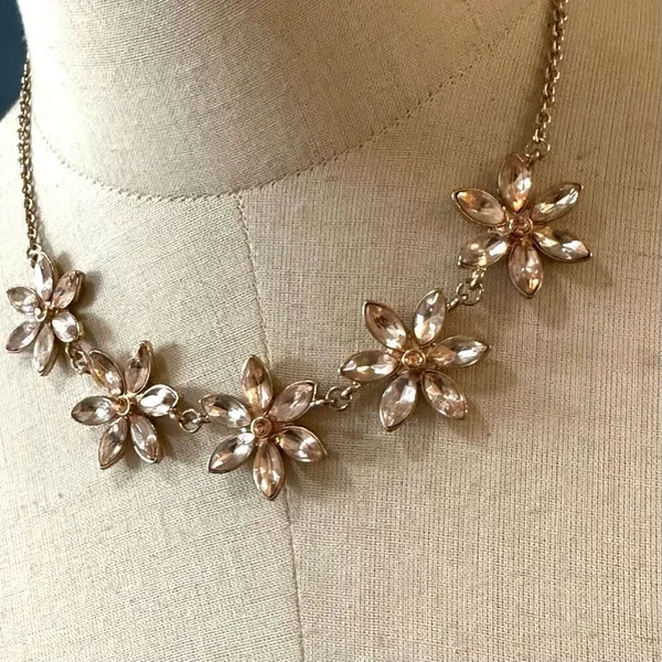 Flower rhinestone necklace - Image 2