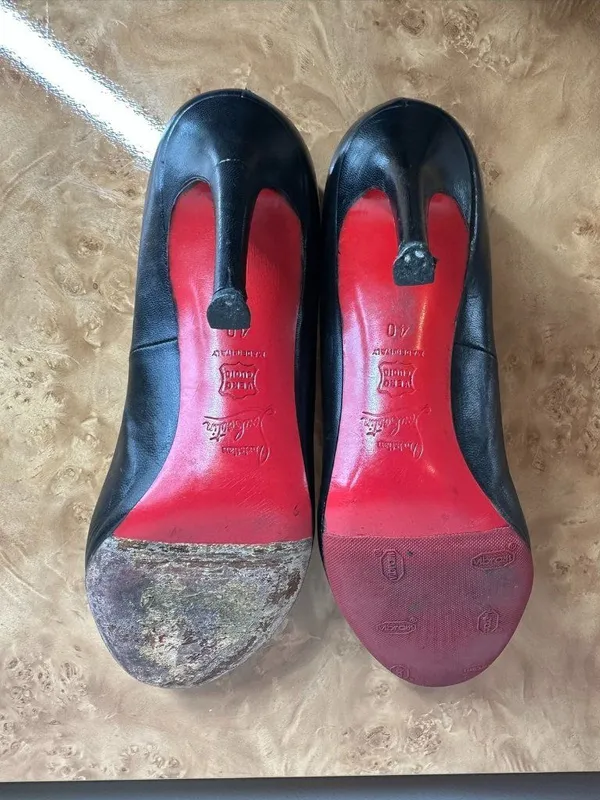 FLAW Christian Louboutin Black Leather Round Toe Pumps Size 40 AS-IS - Image 9
