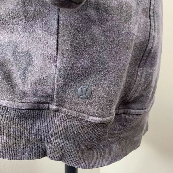 Lululemon Women's 6 Black Gray Camo Scuba Training Yoga Pullover Hoodie Sweater - Image 5