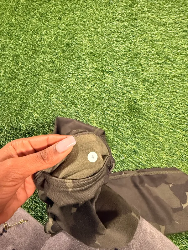 Lululemon High Rise Leggings Size 4 Dark Green Floral Camo Print - Image 3