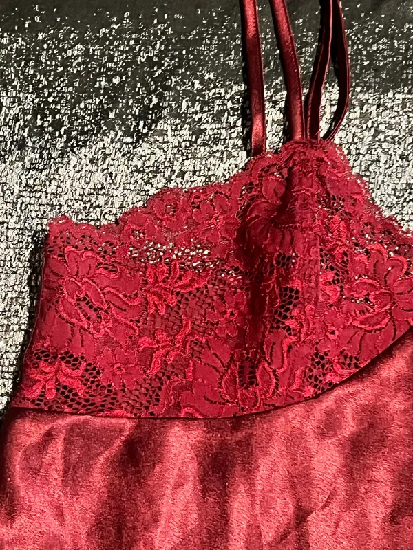 Womens large Darjeeling vibrant ruby red satin slip nightgown. - Image 4