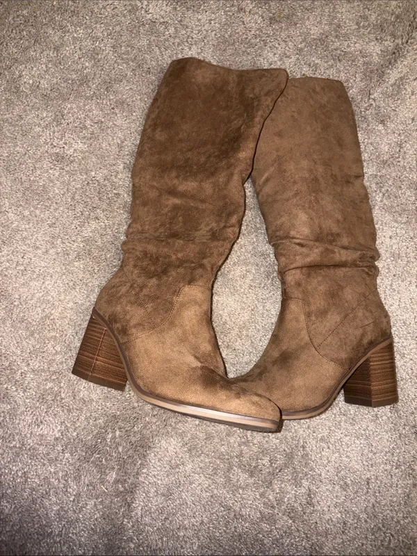 Women's Brown Suede Mid-Calf Block Heel Boots size 6 - Image 2