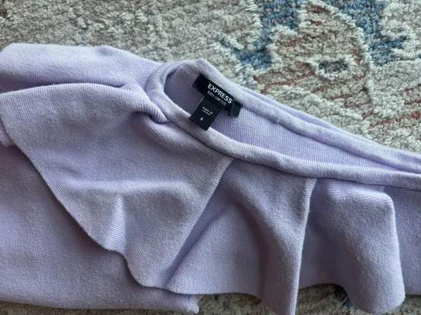 Express Ruffle Crop Top - Image 3