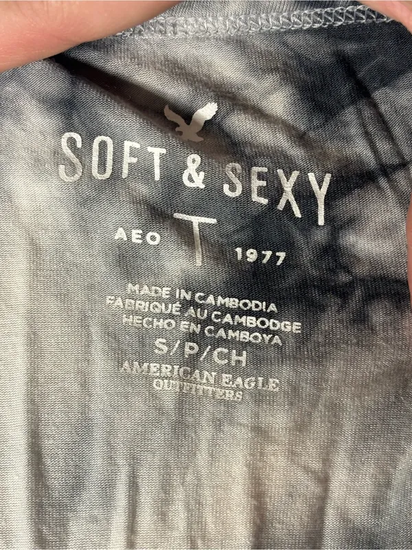 American Eagle Outfitters Black & White Tie-Dye V-Neck Ruched Tee - Image 3